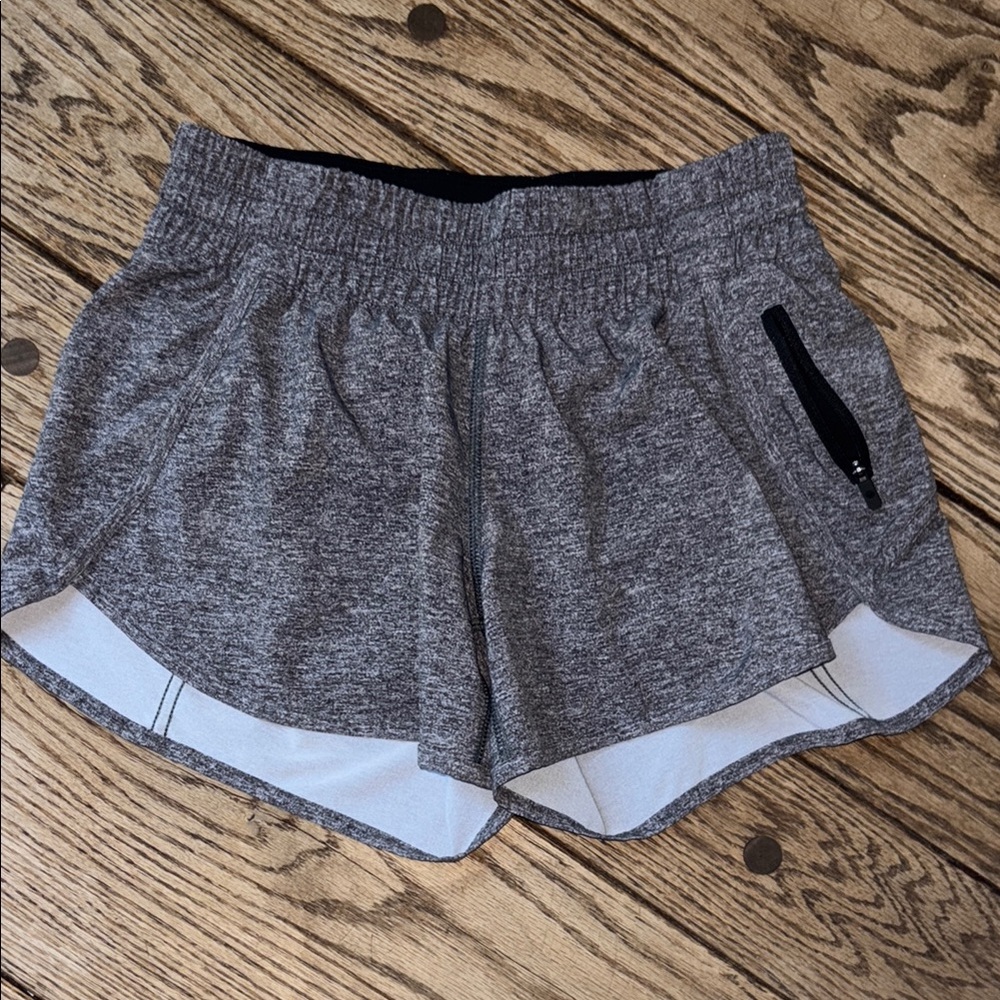 Lululemon Tracker Short V *4" size 6